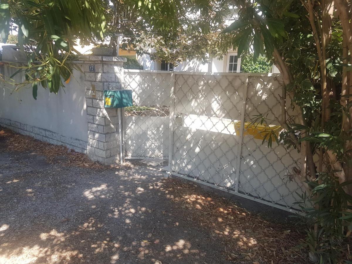Grande Maison Avec 5 Chambres Et Jardin Avignon Exterior foto