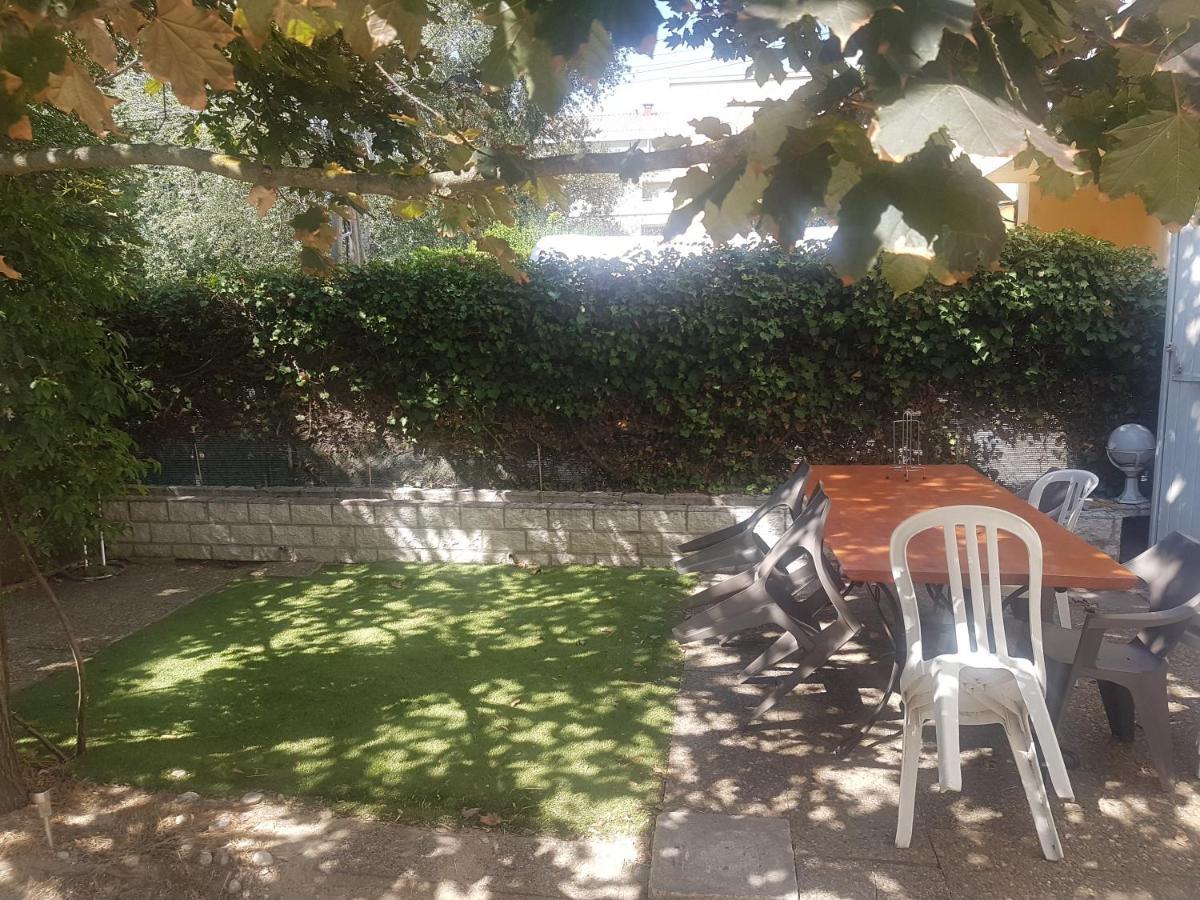Grande Maison Avec 5 Chambres Et Jardin Avignon Exterior foto